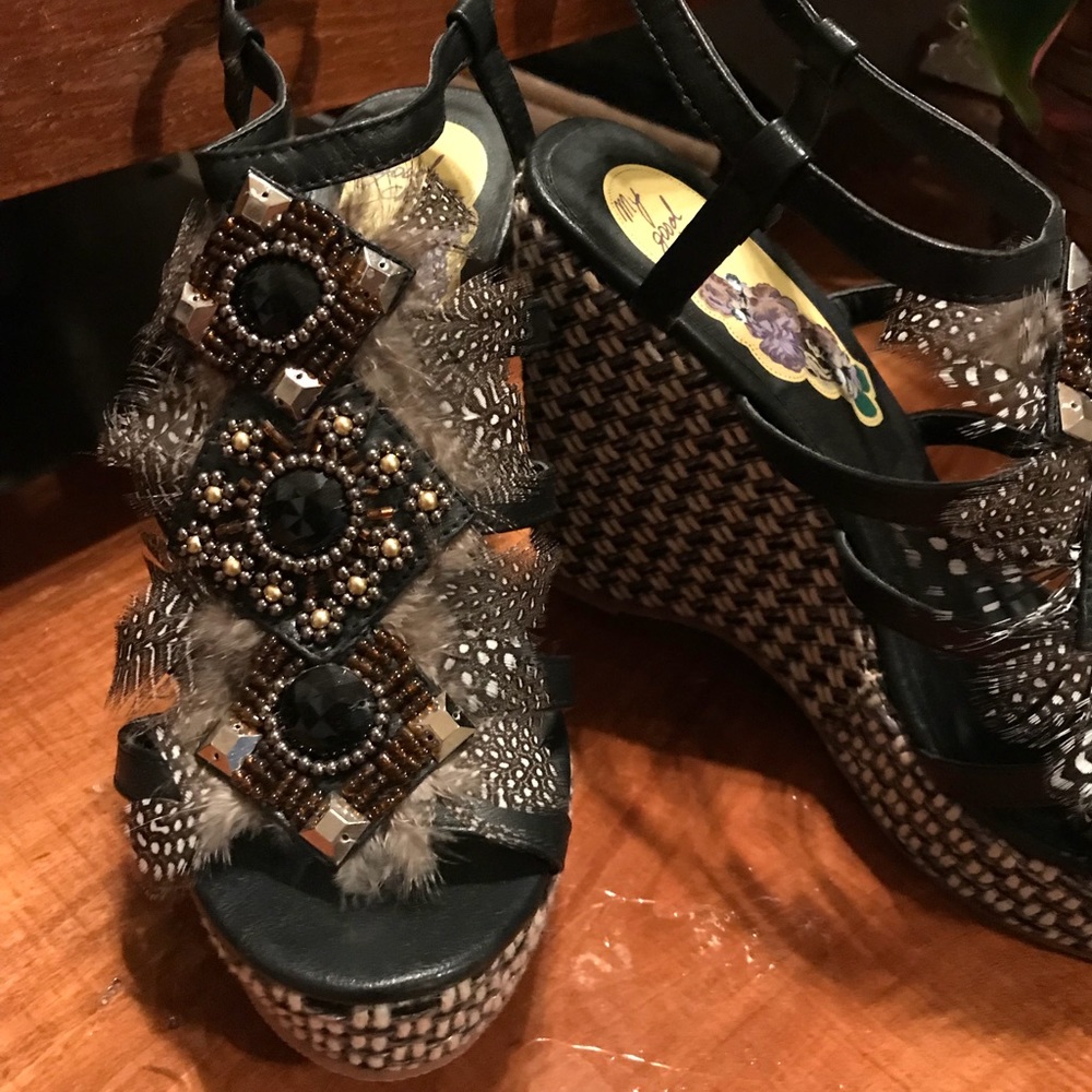 🖤Super Unique🖤 Wedges